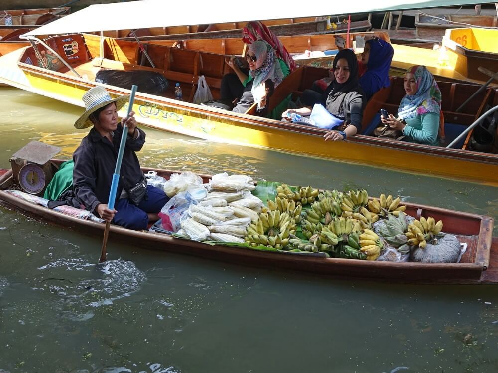 Damnoen Saudak floating markets bangkok