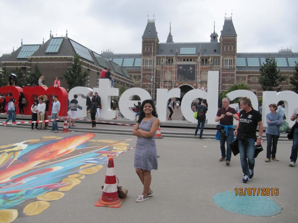 i-amsterdam-young-female-traveler